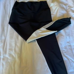 BLACK WITH WHITE DETAIL SOUL CYCLE LEGGINGS
